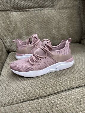 Fabletics Pink avalon Knit running Sneakers Lightweight Casual size 7.5 women’s
